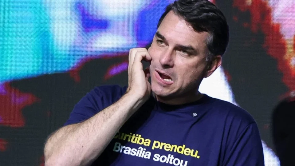 Flávio Bolsonaro perde terreno em redutos bolsonaristas, mostra Quaest