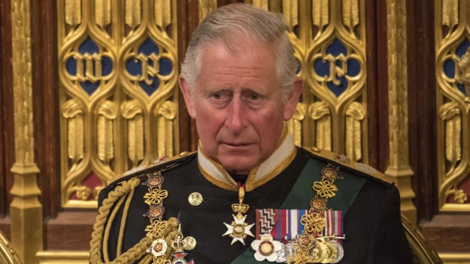 Rei Charles III quebra tradição e será o primeiro monarca britânico a divulgar declaração de imposto de renda