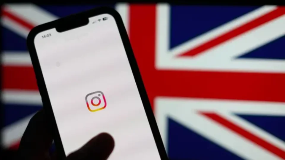 Reino Unido vai proibir redes sociais para menores de 16 anos e discute restrições à inteligência artificial