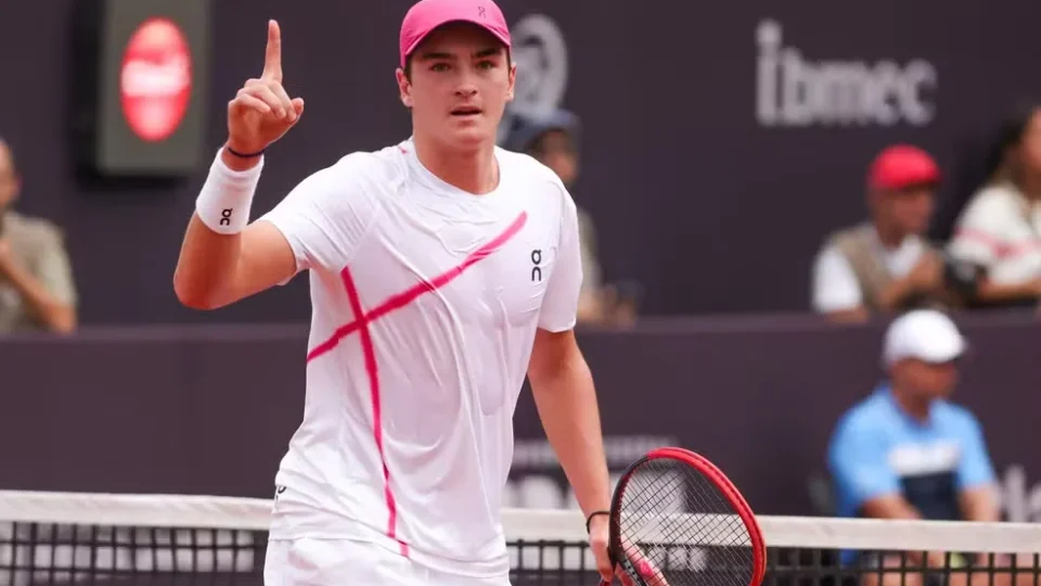 João Fonseca encara promessa americana na segunda rodada de Wimbledon e busca feito histórico