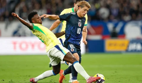 Japão surpreende em erro do Brasil e abre o placar no início do mata-mata do Mundial 2026