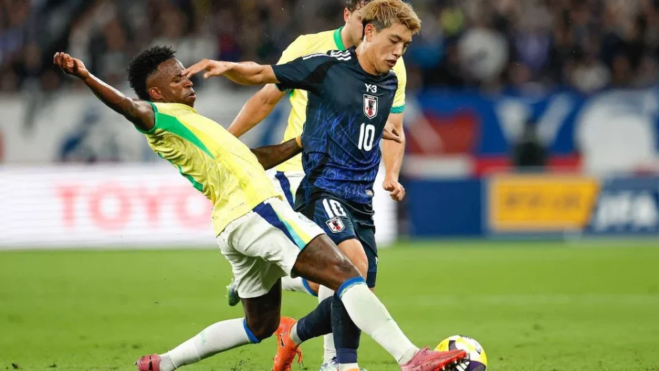 Japão surpreende em erro do Brasil e abre o placar no início do mata-mata do Mundial 2026