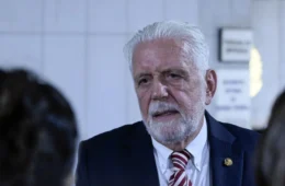 Jaques Wagner deixa liderança do governo sob pressão da PF