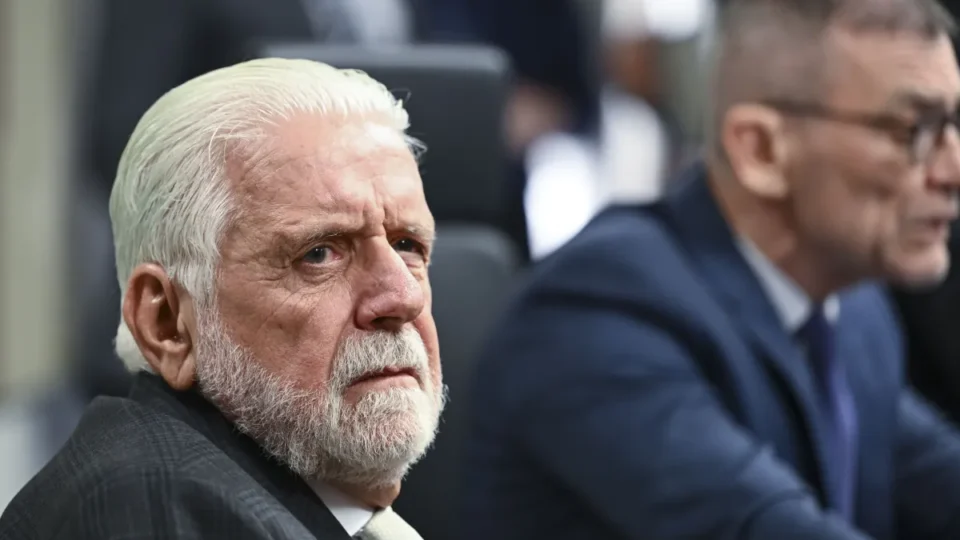Líder do governo Lula no Congresso vira alvo de operação ligada ao caso Banco Master e amplia crise política em Brasília