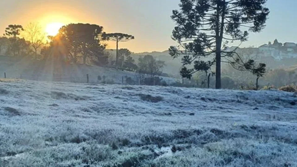 Ciclone e frente fria avançam no Brasil e trazem chuva forte, frio intenso e risco de geada em várias regiões