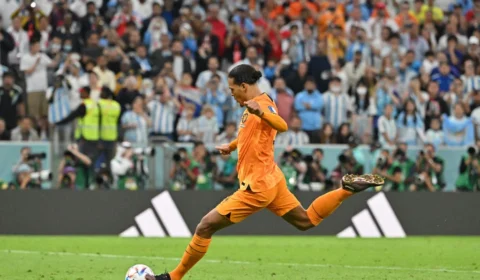 Holanda perde nos pênaltis, é eliminada de forma dramática e quebra recorde negativo histórico no torneio mundial