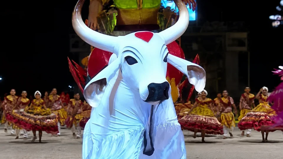 Parintins: Evolução do Boi Garantido levanta o Bumbódromo e resgata alma do festival