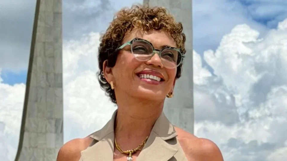 Lula tenta convencer Marília Campos a disputar governo de Minas, mas ex-prefeita resiste à pressão do PT