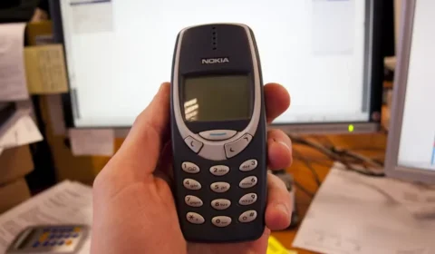 Nokia “tijolão”, jogo da cobrinha e SMS: como era o celular mais popular quando o Brasil conquistou seu último título mundial