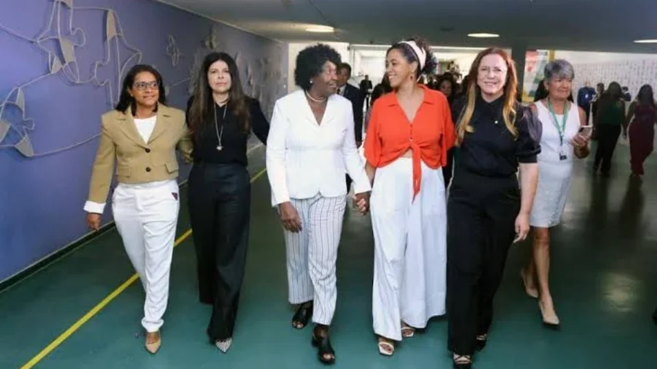 Candidaturas femininas disparam, mas mulheres ainda ocupam menos de 20% das vagas no Legislativo