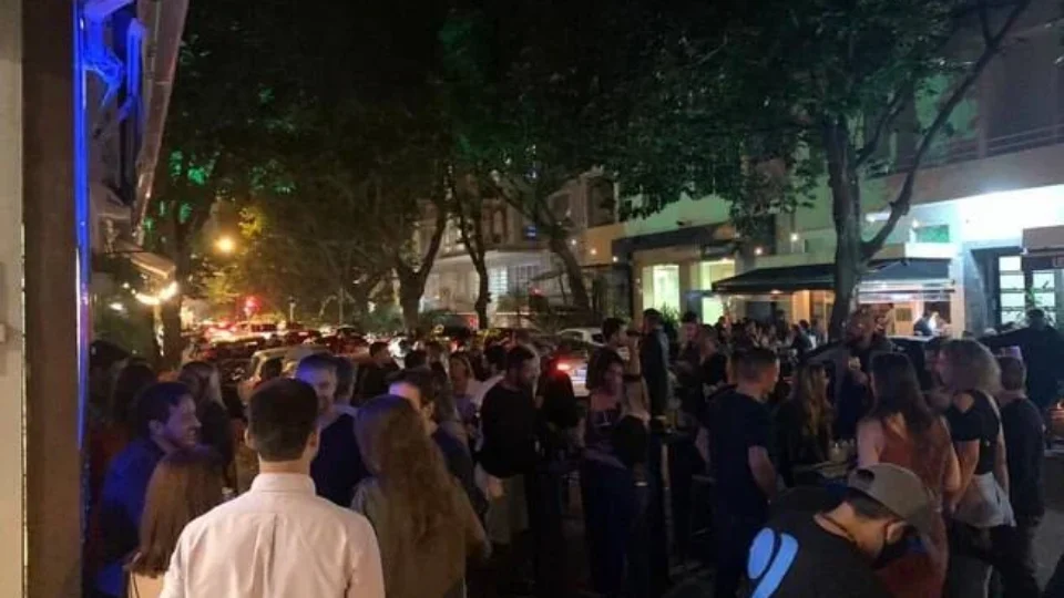 Solteiros transformam Dia dos Namorados em noite de diversão, paquera e previsões sobre o amor em São Paulo