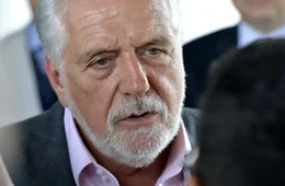 Aliados de Lula pressionam Jaques Wagner a deixar liderança do governo no Senado após avanço das investigações