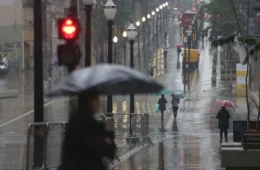Inverno começa com chuva, ventania e queda brusca de temperatura em São Paulo