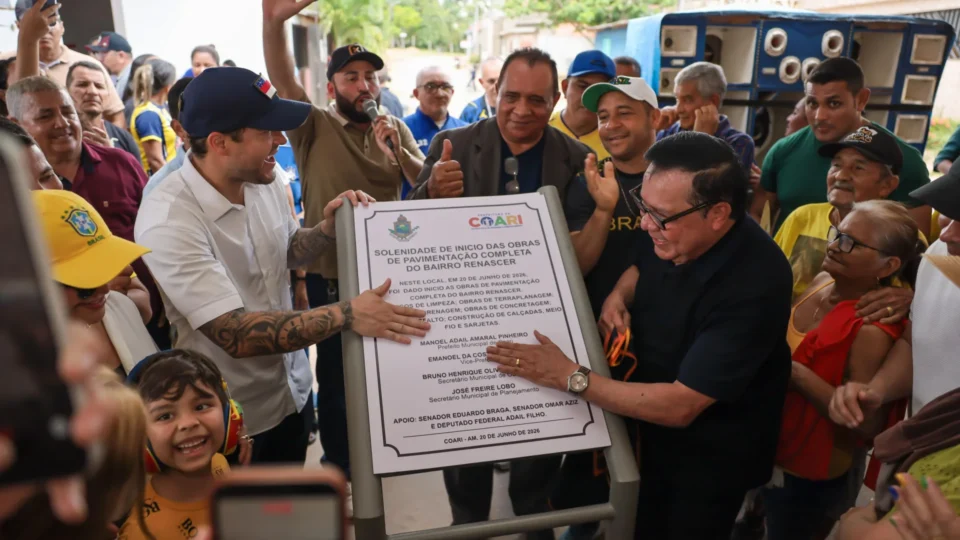 Adail Pinheiro inicia obras de pavimentação que vão alcançar os 23 bairros de Coari