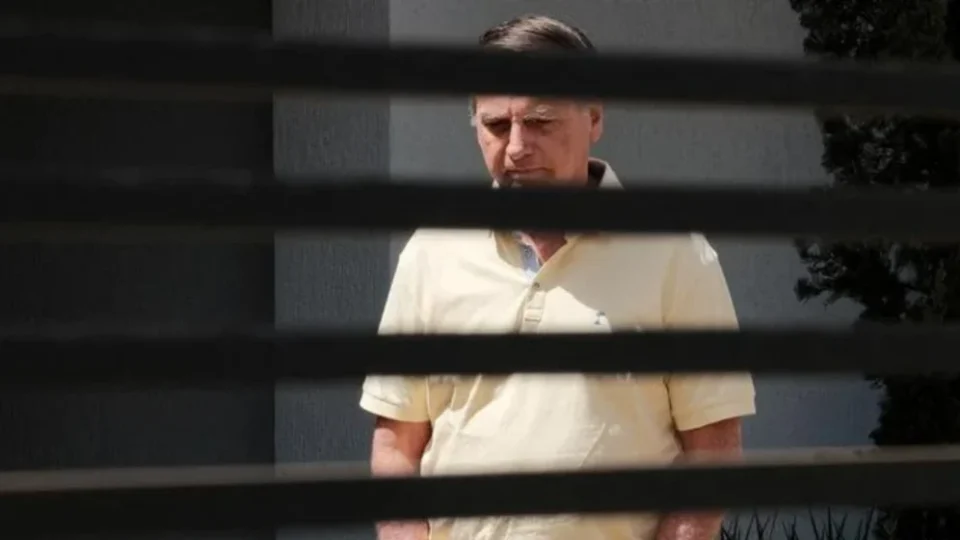 PF apreende última arma registrada em nome de Bolsonaro e encerra buscas pelo armamento