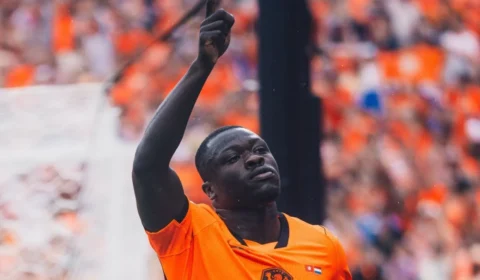 Holanda faz 3 a 1 na Tunísia e evita Brasil no mata-mata