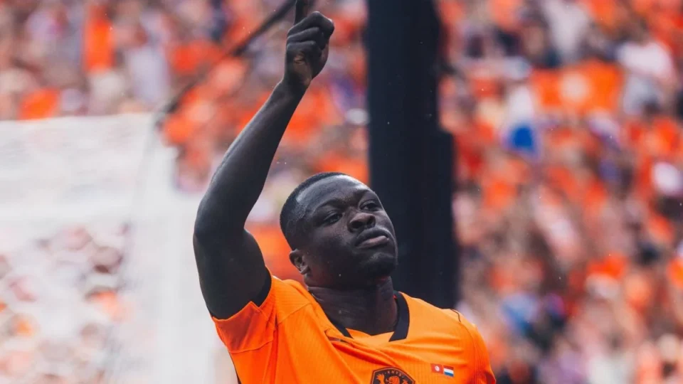 Holanda faz 3 a 1 na Tunísia e evita Brasil no mata-mata