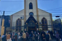 Fé e dinheiro: disputa com o papa e suspeita de esquema milionário sacodem igrejas