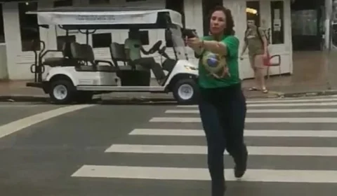 Jornalista perseguido por Carla Zambelli tem prisão decretada; entenda