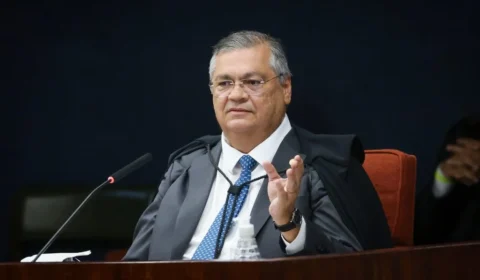 Flávio Dino intima presidentes de 21 partidos a explicar controle sobre emendas parlamentares