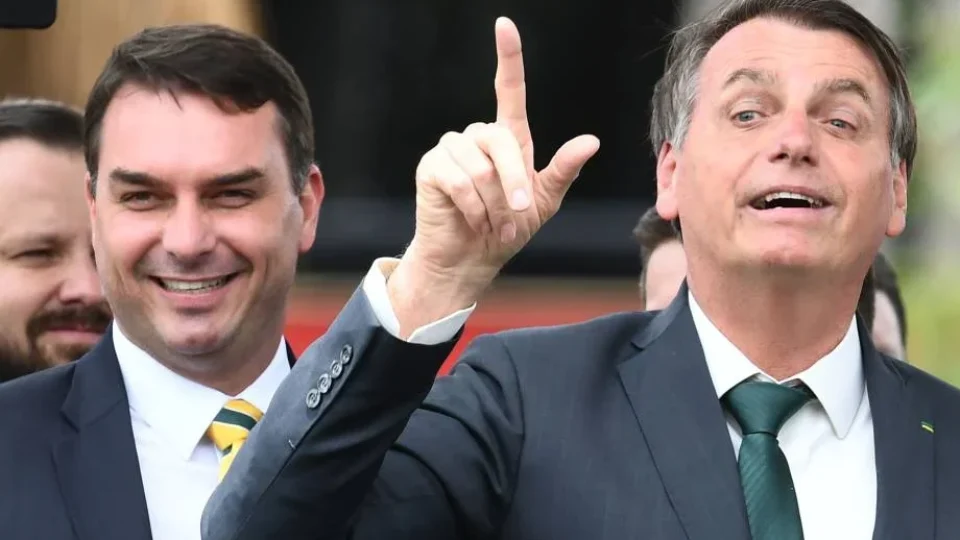 Moraes aciona Ministério Público para investigar Flávio Bolsonaro por suposta propaganda eleitoral antecipada