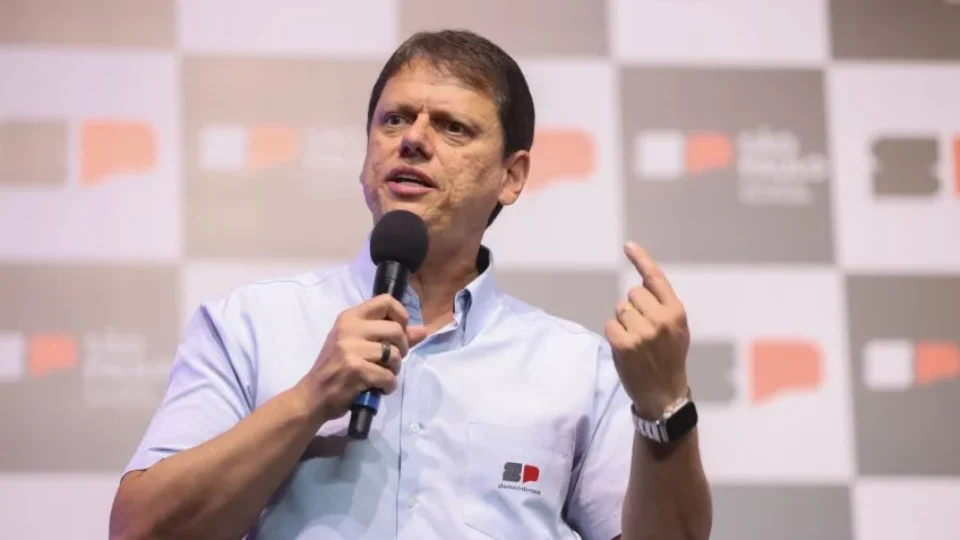Pesquisa consolida Tarcísio e Haddad na disputa em SP
