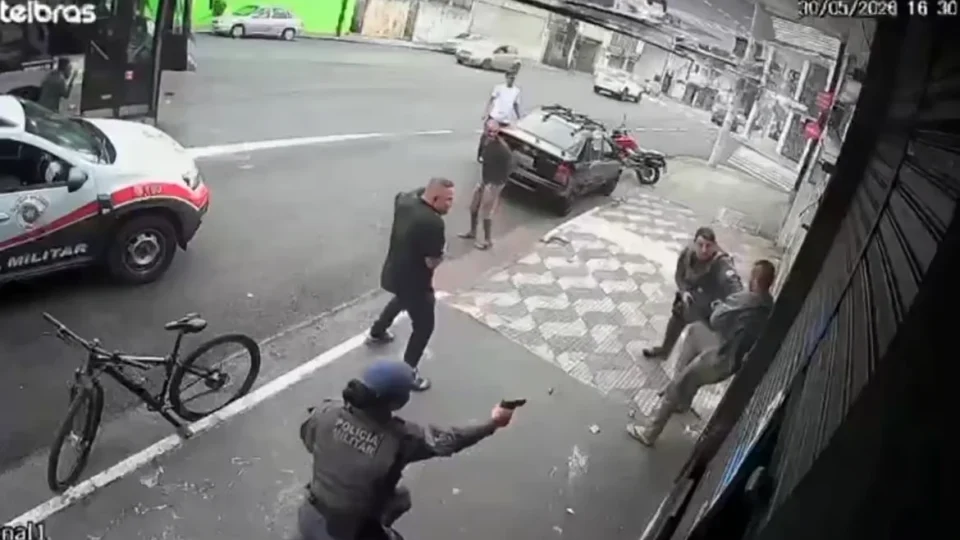 Homem morre na Zona Leste de São Paulo após ser baleado em abordagem policial DHPP investiga ação