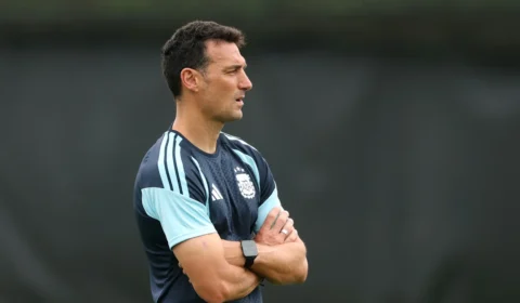 Técnico da Argentina evita polêmica após comentário de Ancelotti: “Entendi como elogio”