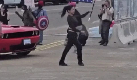 Mulher é atropelada durante protesto por imigrantes nos EUA e cena viraliza e choca nas redes