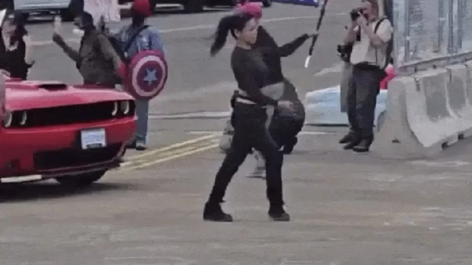Mulher é atropelada durante protesto por imigrantes nos EUA e cena viraliza e choca nas redes