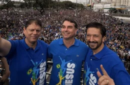 Marcha para Jesus em SP reúne Tarcísio, Nunes e Flávio Bolsonaro, que fala em ‘guerra espiritual’ e acena ao eleitorado evangélico