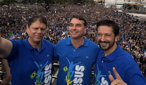 Marcha para Jesus em SP reúne Tarcísio, Nunes e Flávio Bolsonaro, que fala em ‘guerra espiritual’ e acena ao eleitorado evangélico
