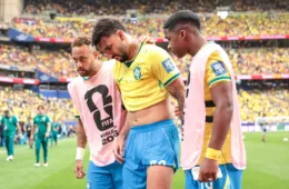 Lesão grave tira Paquetá do mata-mata e meia dificilmente voltará a atuar no torneio mundial