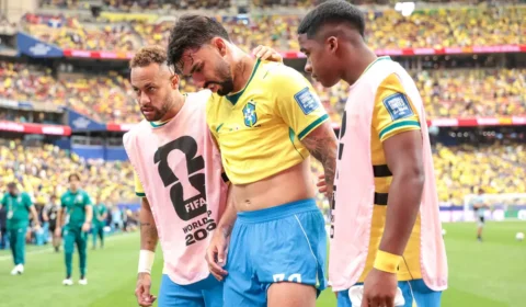 Lesão grave tira Paquetá do mata-mata e meia dificilmente voltará a atuar no torneio mundial