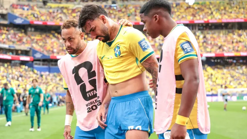 Lesão grave tira Paquetá do mata-mata e meia dificilmente voltará a atuar no torneio mundial