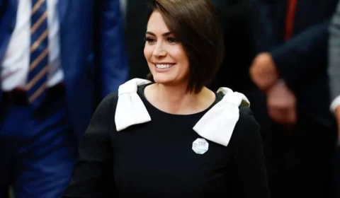 Michelle Bolsonaro decide deixar presidência do PL Mulher após crise com Flávio Bolsonaro