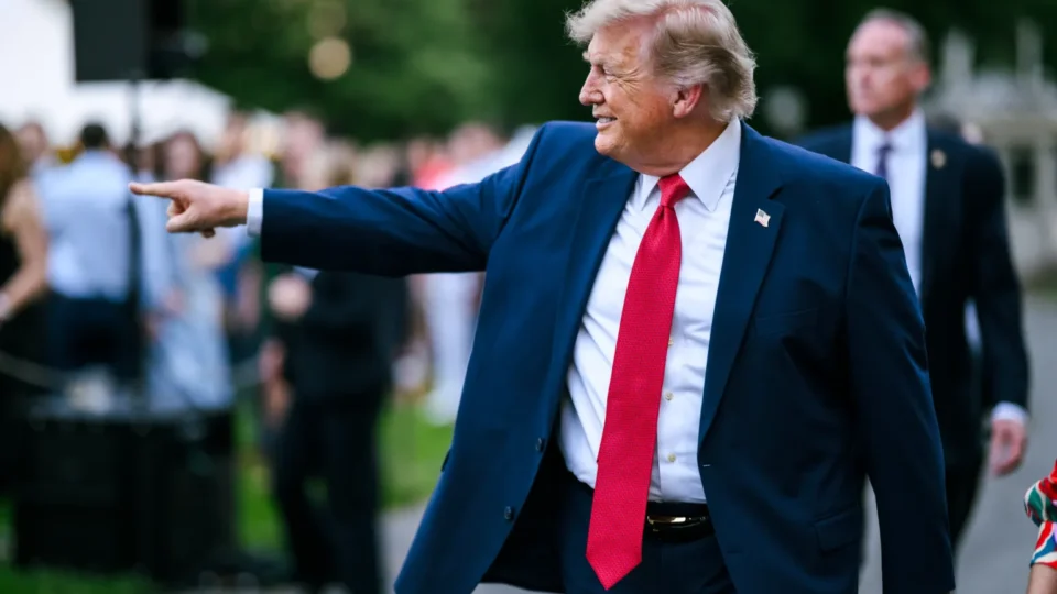 Apoio de Trump a candidato no Brasil seria indiferente para 65% dos eleitores, aponta Datafolha