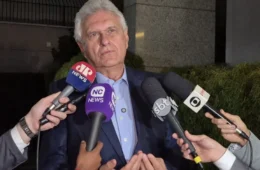 Caiado chama briga no PL de “tititi” e diz que disputa entre Michelle e Flávio vulgariza o pleito