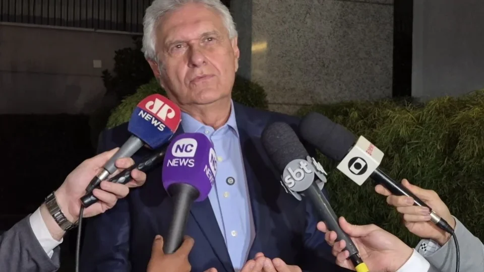 Caiado chama briga no PL de “tititi” e diz que disputa entre Michelle e Flávio vulgariza o pleito