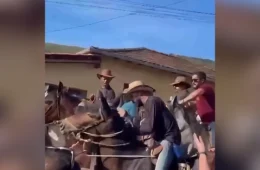 Homem é espancado durante cavalgada em MG; vídeo mostra sequência de agressões