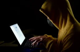 Jovens estão sendo atraídos para o extremismo pela internet e acendem alerta nas forças de segurança