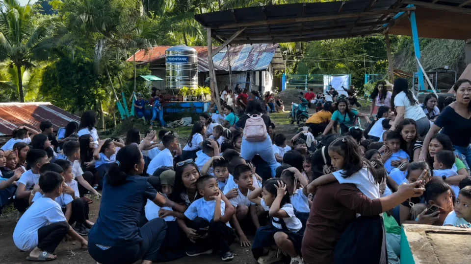 Terremoto de magnitude 7,8 deixa mortos, centenas de feridos e provoca alerta de tsunami nas Filipinas