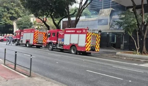 Possível curto-circuito em rede subterrânea mobiliza equipes na Avenida Paulista