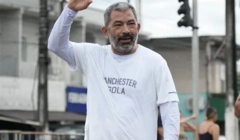 Justiça manda prefeito Augusto Ferraz reintegrar professora exonerada após críticas à gestão no Amazonas