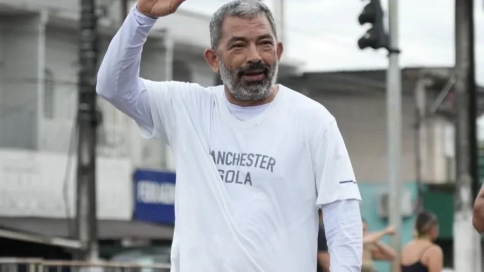 Justiça manda prefeito Augusto Ferraz reintegrar professora exonerada após críticas à gestão no Amazonas