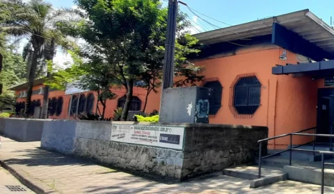 Professor é afastado após acusação de assédio em escola técnica; mensagens em aplicativos viram peça central do caso