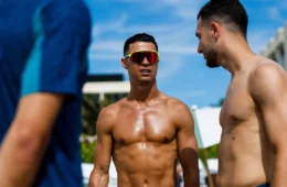 Cristiano Ronaldo surge de sunga antes do torneio mundial e publicação agita fãs nas redes