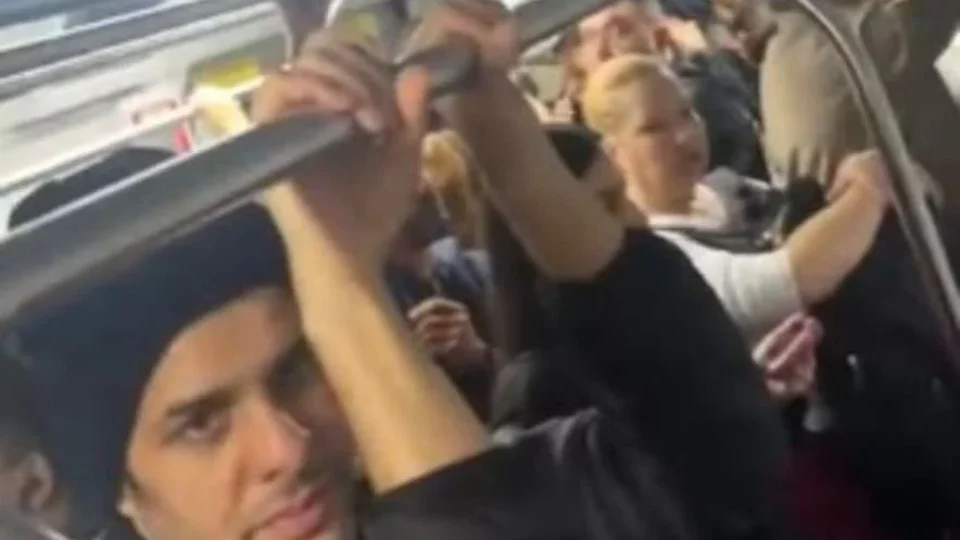 Falha na rede aérea trava trens e paralisa Linha 10-Turquesa da CPTM na Grande São Paulo