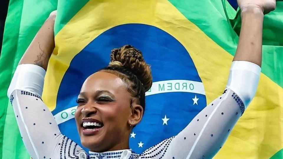 Rebeca Andrade está de volta: após pausa para cuidar da mente e do corpo, estrela da ginástica confirma retorno às competições