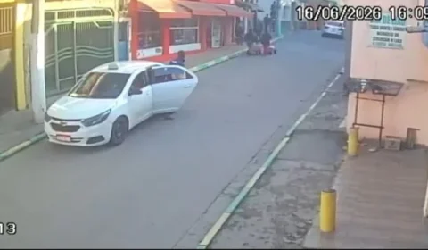 Vídeo mostra homem tentando colocar criança em carro e mobiliza moradores em Guaianases